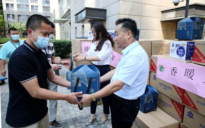 【關(guān)愛員工】情系職工,端午慰問暖人心1_副本.jpg